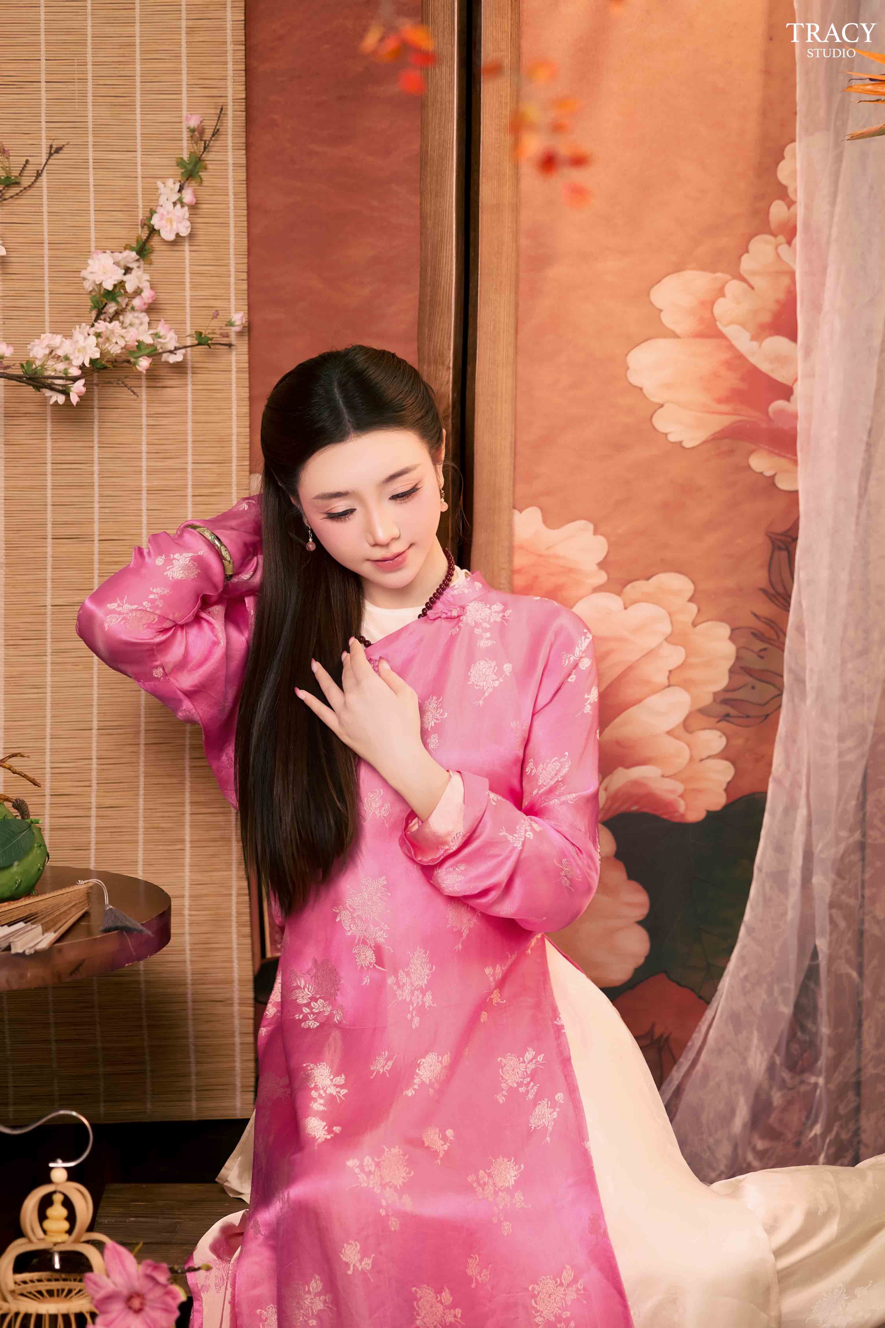 frontend/img/gallery/anh-tet-yem-ao-dai/tracy-studio-chup-concept-tet-du-uyen (11).jpg